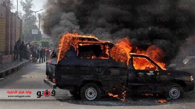 أنصار الإرهابية يشعلون النيران في سيارة شرطة بأسوان