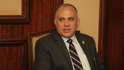 وزير الري يغادر القاهرة إلى السودان