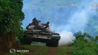 بالفيديو.. جيش الكونغو يتعقب المتمردين في الجبال