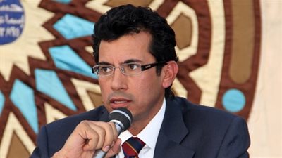 وزير الرياضة يتفقد مركز شباب الأندلس ويفتتح حمام سباحة نصف أوليمبي