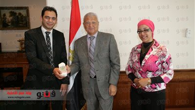 وزير الاتصالات يلتقي أحد علماء معهد iti