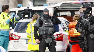 بسيارات وسترات مفخخة.. هولندا تعتقل رجلين للاشتباه في قيامهما بالتخطيط لهجوم