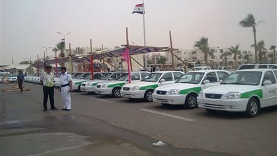 نيفين جامع وخالد فودة يسلمان عقود 39 سيارة لشباب جنوب سيناء