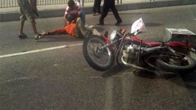 الاستعلام عن حالة المصابين في حادث تصادم سيارة نقل بدراجة نارية بالوراق