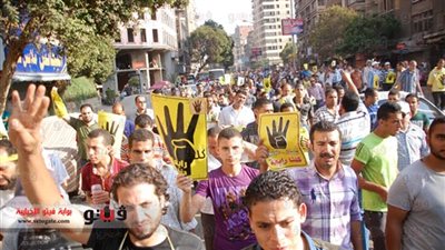 إرهابيو المعزول يسبون أفراد الجيش بشارع مكرم عبيد