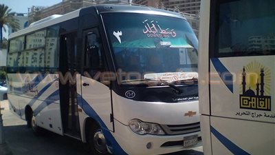 بالفيديو.. الفشل يخيم على مشروع «ميني باص» وسط القاهرة.. إيرادات اليوم الواحد لا تتجاوز 50 جنيهًا.. 4 سيارات بالمجان لخدمة «الترجمان».. و«السائقون»: تطبيق القانون على الم