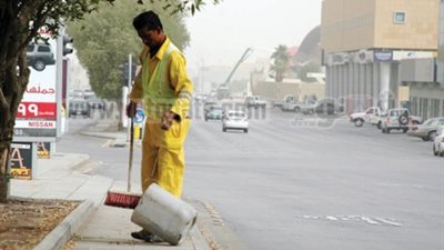 صيادلة الأقصر توقع بروتوكول لعلاج عمال النظافة