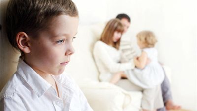 أسباب «غيرة الأطفال» وطرق التعامل معها