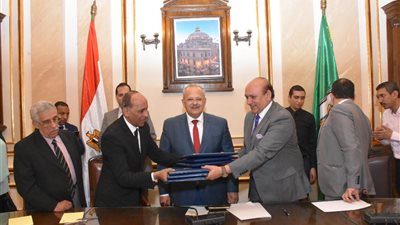 اتفاقية بين بنك مصر وجامعة القاهرة لتمويل حملة إعلانية لصالح قصر العيني