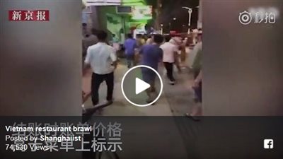 شجار خارج مطعم بعد رفض السياح دفع الفاتورة (فيديو)