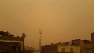 رياح مثيرة للأتربة تضرب الأقصر.. والمحافظة تعلن حالة الطوارئ (صور)