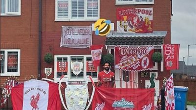 مشجعة ليفربول تزين منزلها بصورة محمد صلاح استعدادا لنهائي دوري الأبطال