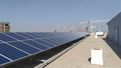 الألواح الشمسية تضيء سماء الوراق.. «ساويرس للتنمية» تولت التنفيذ (صور)