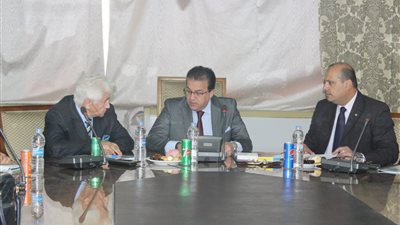 وزير التعليم العالي يؤكد ضرورة مشاركة الجامعات بجميع الأنشطة الرياضية