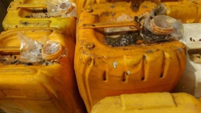 ضبط مدير مطعك بحوزته جراكن زيت عليها فضلات فئران باﻹسماعيلية (صور)