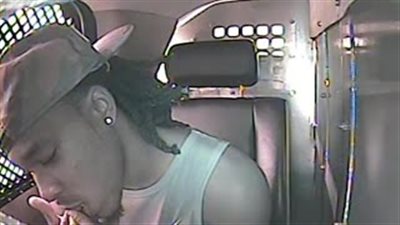 بالفيديو.. «حرامي» يأكل أصابعه ليخفي بصماته عن الشرطة