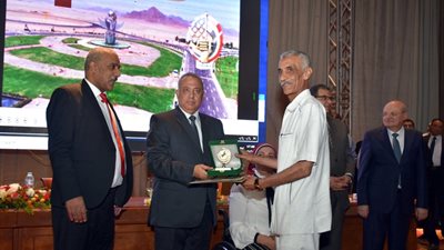 وزير القوى العاملة لوكيل الوزارة: «الشرقية خط أحمر وأنت حر» (صور)