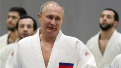 عاش في شقة مشتركة ولعب الجودو.. ذكريات طفولة بوتين