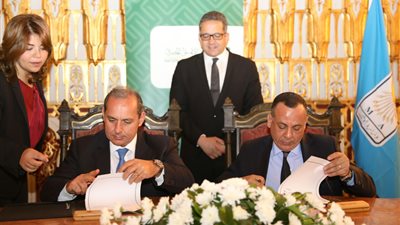 توقيع بروتوكول تعاون بين الآثار والبنك الأهلي المصري (صور)