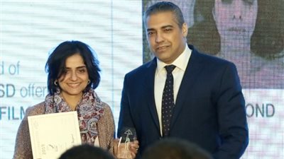 فيلم الأرض المعلقة يحصل على جائزة 