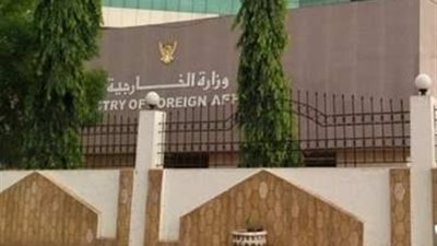الخارجية السودانية تمنع بعثاتها من التعامل مع مدير المخابرات السابق
