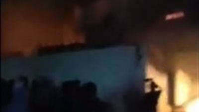 العراق: متظاهرون يحرقون القنصلية الإيرانية في النجف (فيديو)