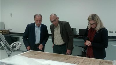 رئيس معهد جوتة بألمانيا يزور المتحف المصري الكبير (صور)