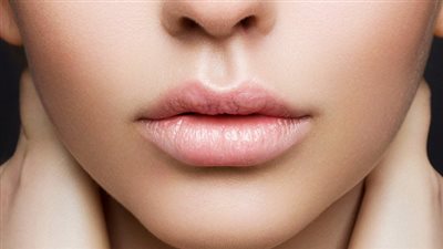 كيف تُقاومين تشقق الشفاه في شتاء ٢٠٢٠