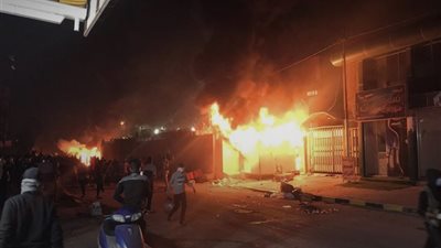 أول تعليق رسمي من العراق على حرق القنصلية الإيرانية في النجف