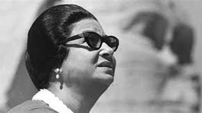 صورة نادرة لأم كلثوم وهي تتناول إفطارها منذ 60 عاما