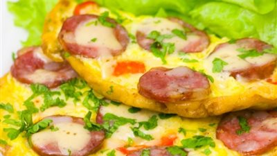 طريقة عمل أومليت البيض بالهوت دوج من الشيف عظيمة