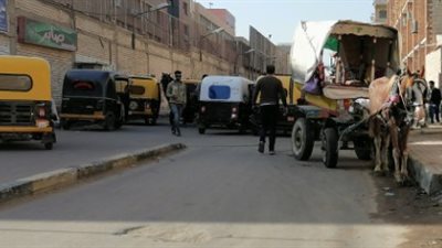 الحنطور والتوك توك يحتلان أبواب 