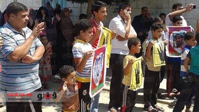 الأطفال يتصدرون مسيرات 