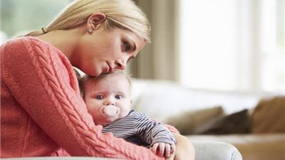 دراسة: الأمهات أكثر شعورا بالوحدة من الآباء