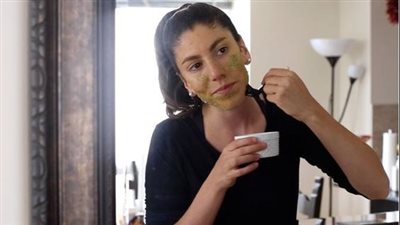 ماسك سحري يخلصك من آثار الشمس والأتربة في دقائق