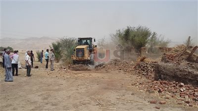 محافظ قنا: استرداد أراضي مدينة الحرفيين في نقادة (صور)