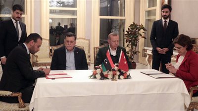 خطر داهم يهدد مصر.. السراج يفتح ليبيا أمام الجيش التركى