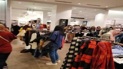 الجمعة البيضاء.. عروض وتخفيضات الجمعة البيضاء على الملابس