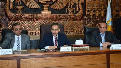 المحافظون الجدد.. محافظ الغربية يبحث مخططات العمل مع مديري المديريات (صور)