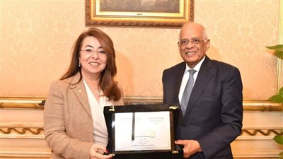 عبد العال يهنئ غادة والي بمنصبها الأممي الجديد ويهديها درع تكريم