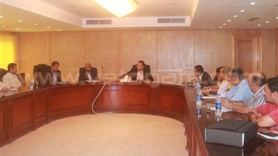 بالفيديو.. محافظ الفيوم يلتقي ممثلي الهيئة العامة للطرق والكباري