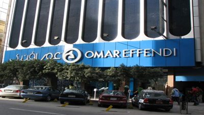 عمال عمر أفندي يطالبون بصرف منحة رمضان