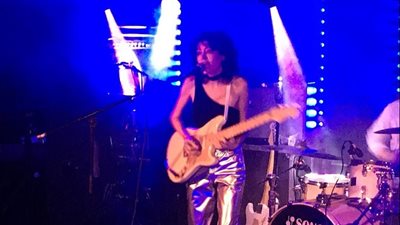 ابنة أخ أسامة بن لادن تغني وترقص في كازينو بلندن (فيديو وصور)