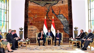 السيسي يعرب عن سعادته باستقبال رئيس المجر