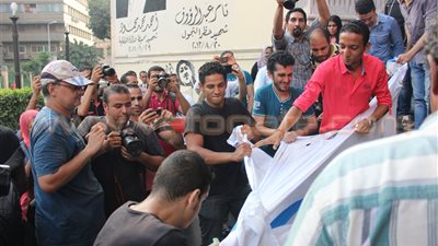 لجنة «أبو ضيف» تطالب بسحب السفير المصري ردا على المجازر الإسرائيلية