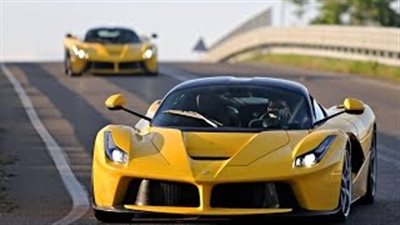 بالفيديو.. تنافس ثلاث سيارات لافيراري