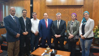 فنون تطبيقية حلوان تعرض تصميماتها لتجميل أسوار مطار القاهرة