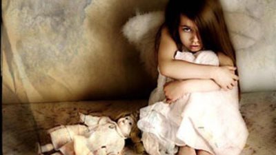 كيف تقضى على انطواء طفلك وعدم حديثه مع الآخرين؟