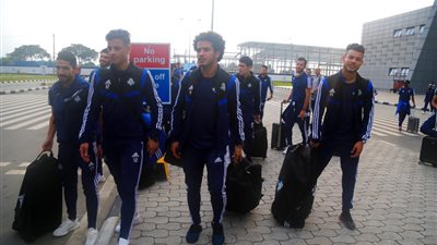 بعد رحلة شاقة.. بعثة بيراميدز تصل نيجيريا استعدادا لمواجهة إينوجو رينجرز (صور)