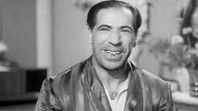 عباس فارس يخطئ في آية قرآنية.. فضربه الجمهور